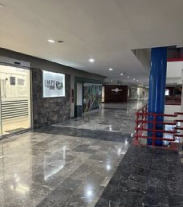 Local en Venta Cintermex - Imagen 3